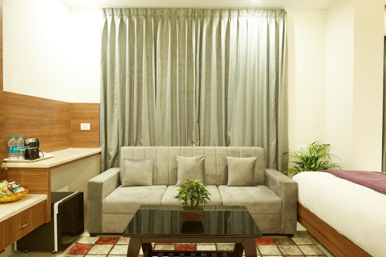 Vovo Premier Hotel Bangalore Exterior foto