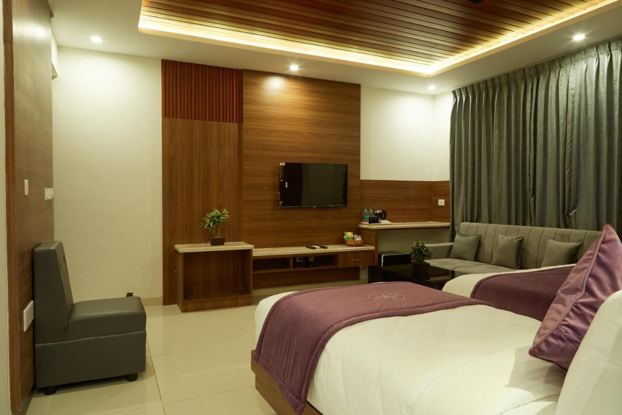 Vovo Premier Hotel Bangalore Exterior foto